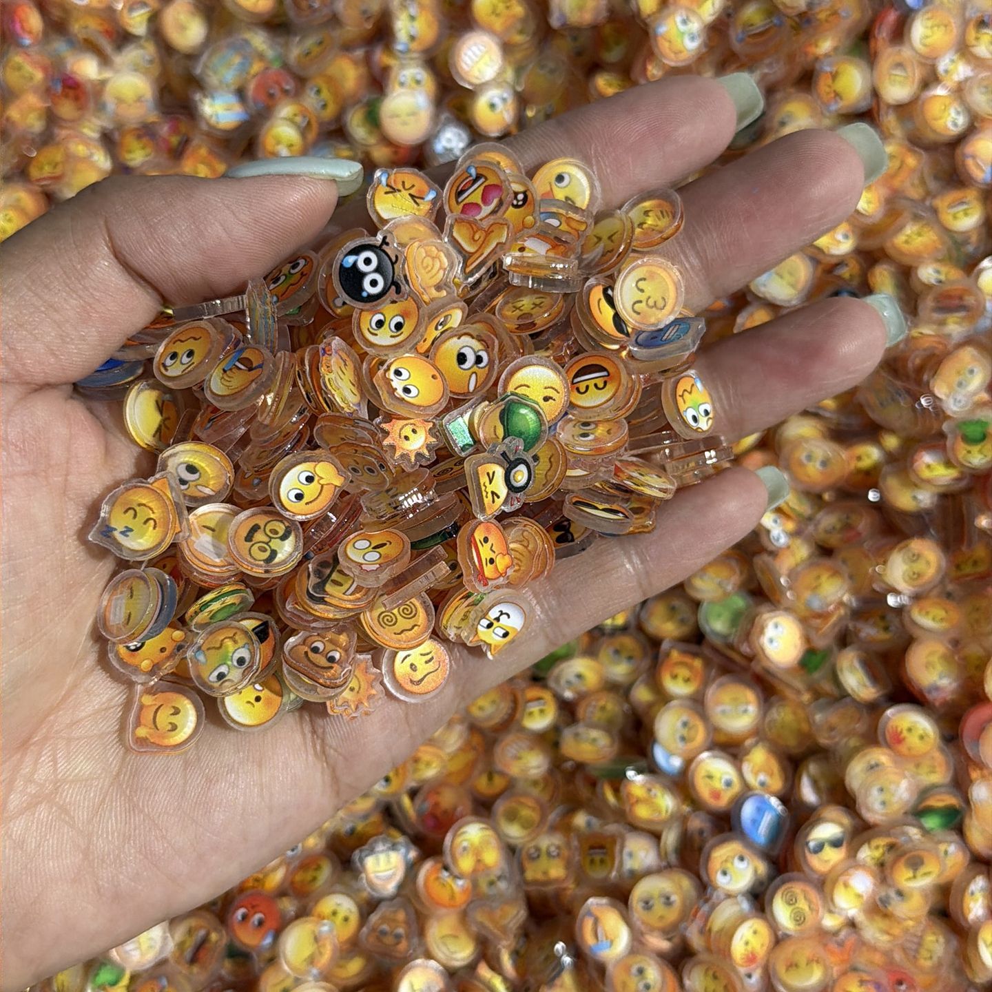 new arrival 1cm emoji acrylic  - đánh giá và giá Acrylic Cosplay Prop